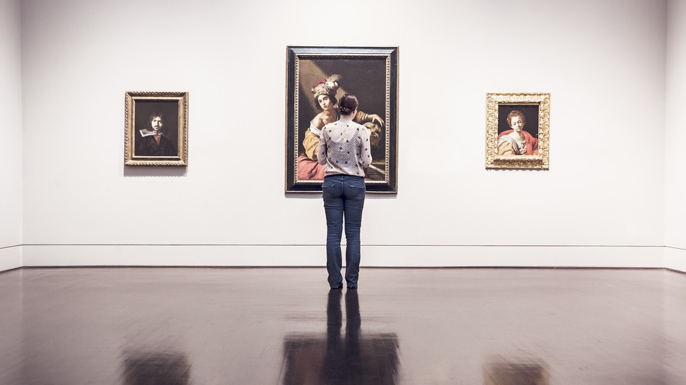 Gallery Curator