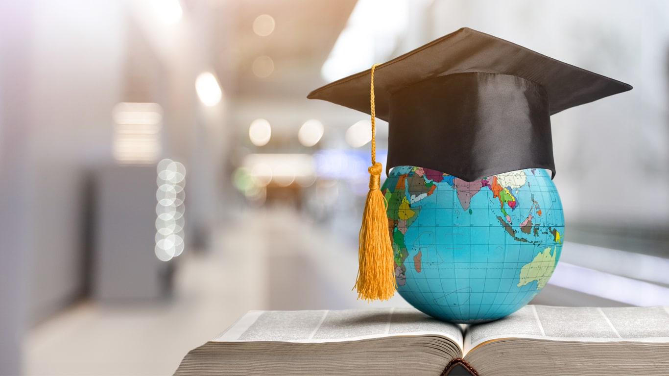 travel abroad vs study abroad